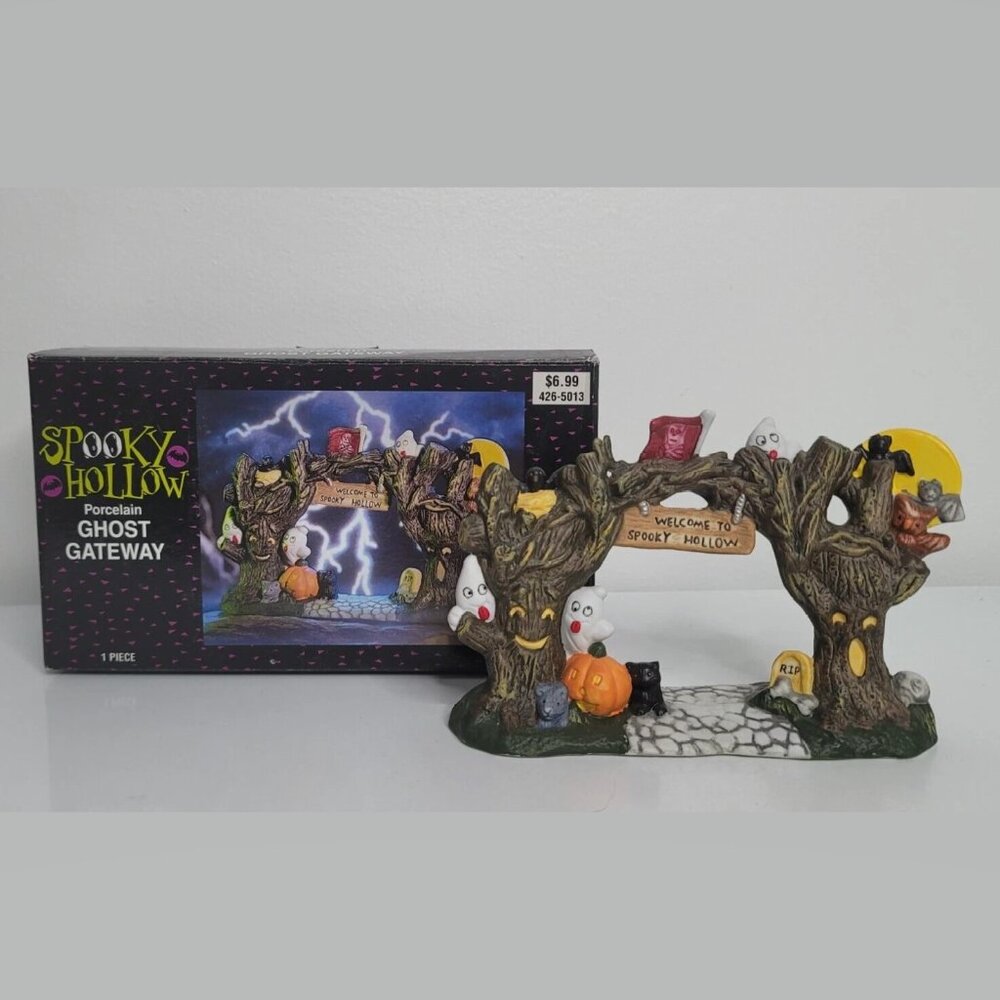 Vintage Welcome to Spooky Hollow Ghost Gateway Porcelain Halloween‎ Village Moon